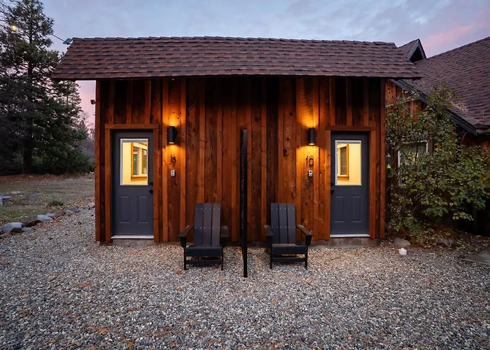 Basecamp Lodge